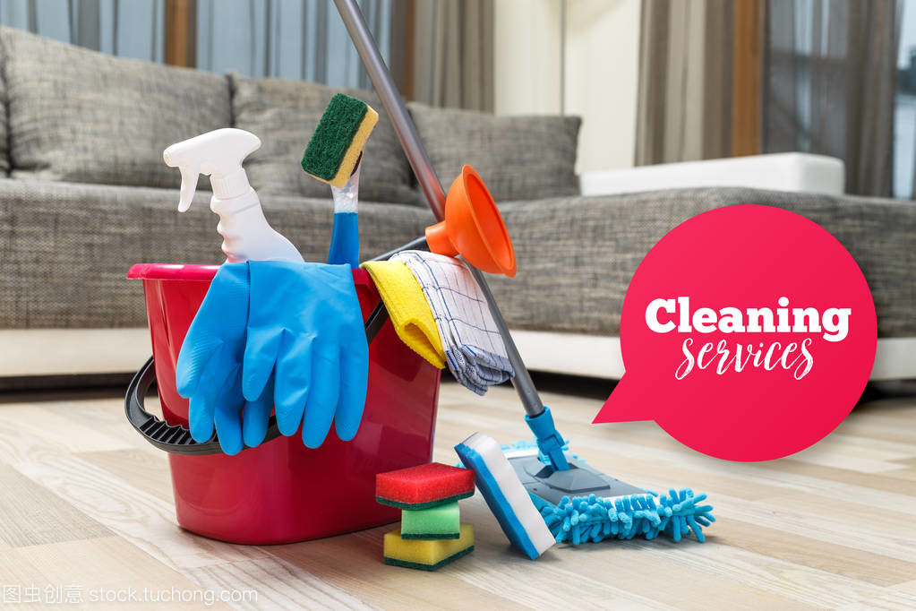 清潔服務(wù)。海綿、 化學(xué)品和拖把