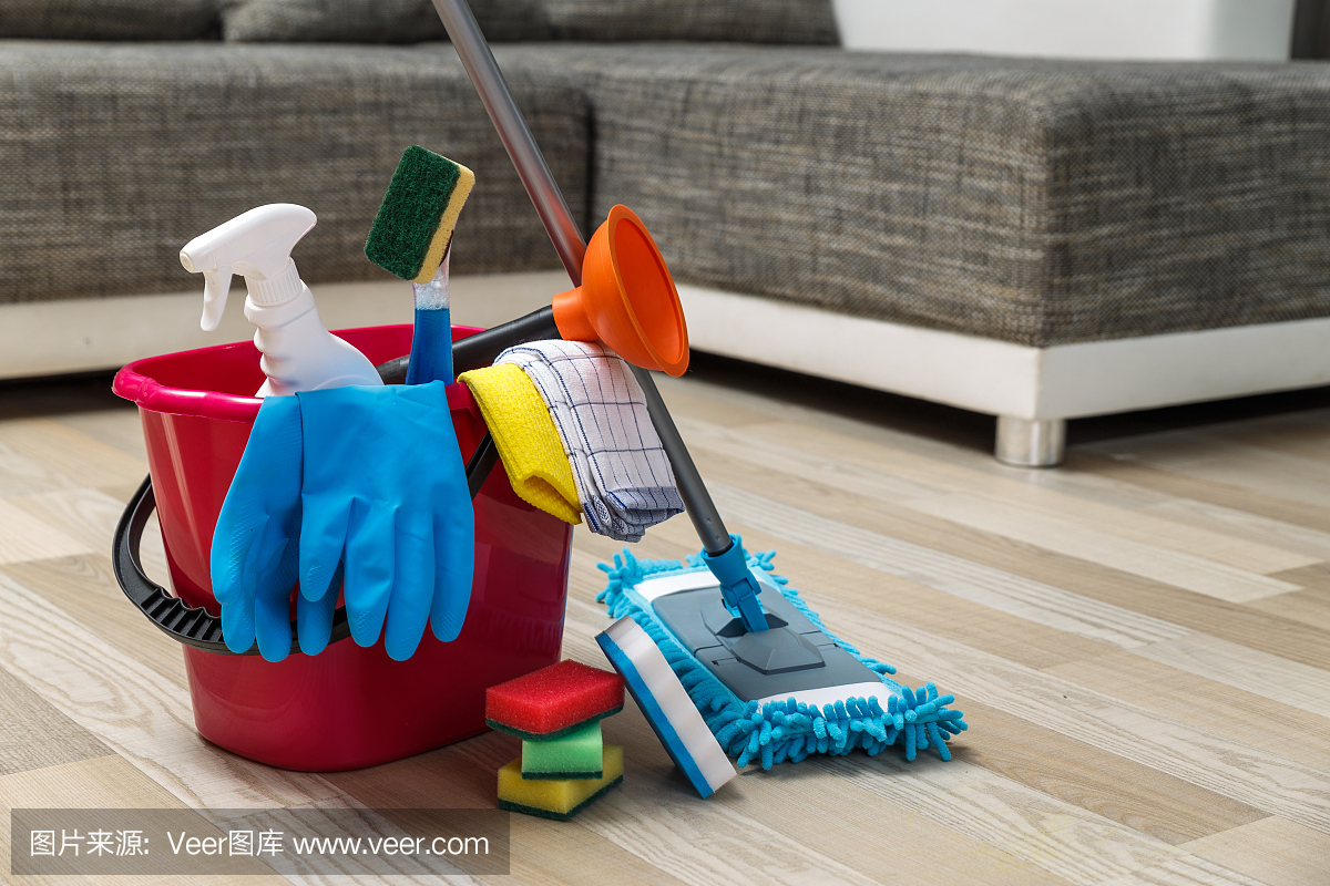 清潔服務(wù)。海綿,化學(xué)品和拖把。