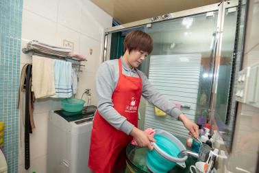 和50歲女保姆搭伙5年,我們的生活,依舊幸福美滿